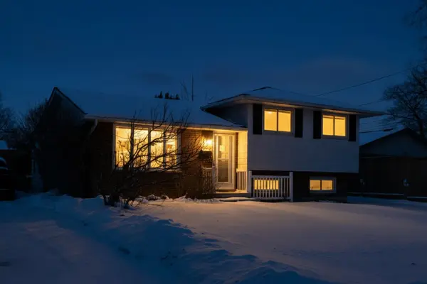 Hamilton, ON L8H 2M6,123 Woodman DR N