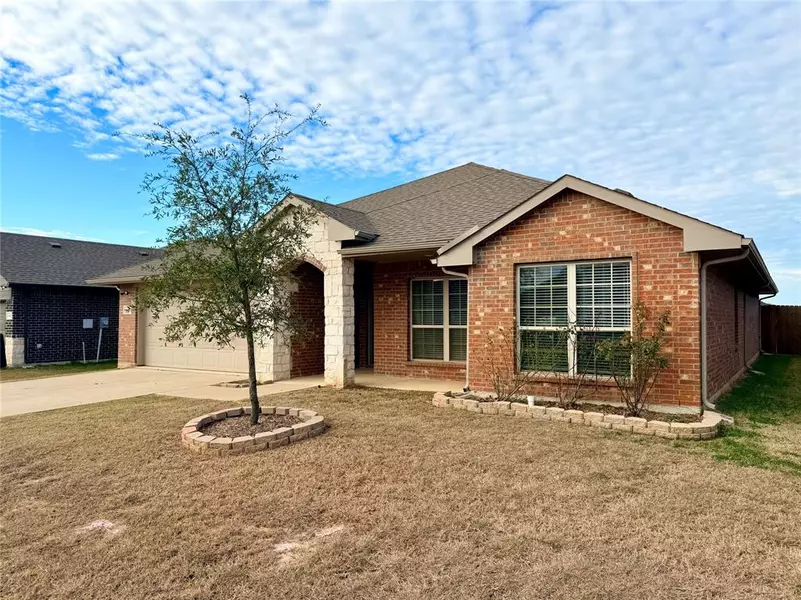 140 CREEK MEADOW Drive, Mabank, TX 75147