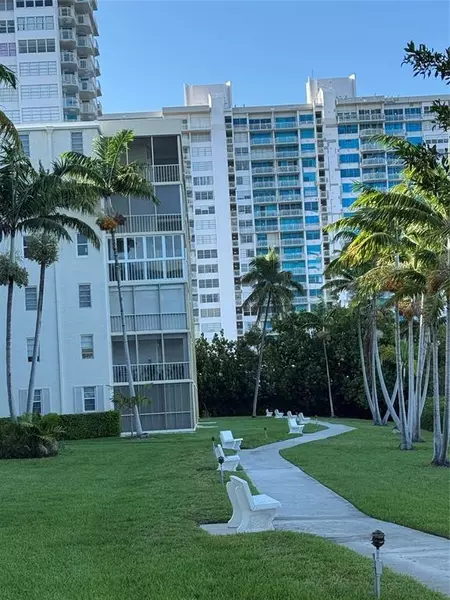 2859 Leonard Dr #G414, Aventura, FL 33160