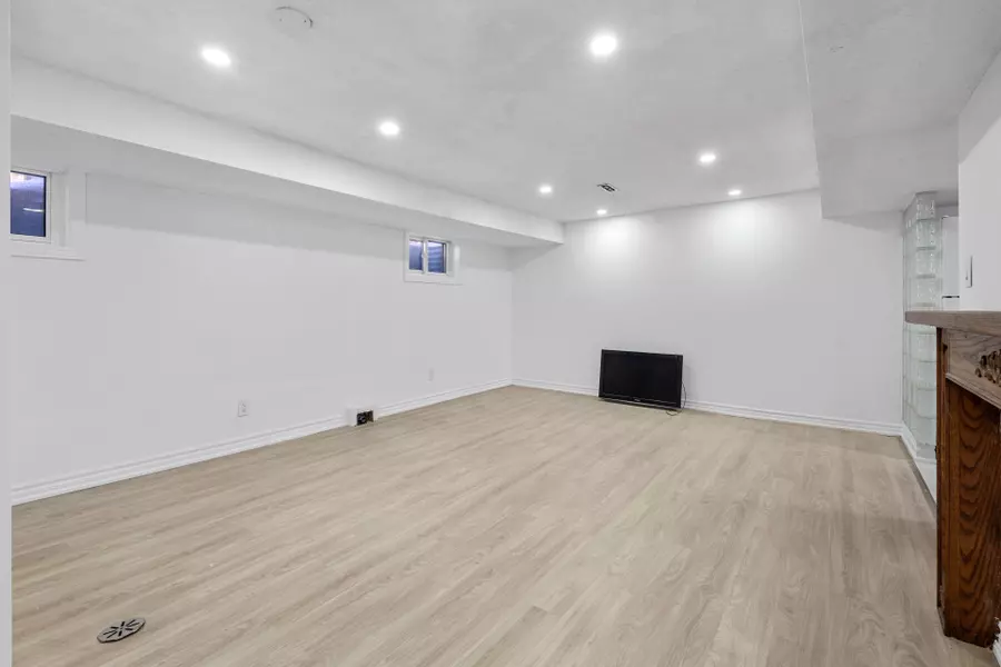 3081 Nawbrook RD #Basement, Mississauga, ON L4X 2W3