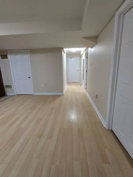 12 Fieldview DR, Brampton, ON L6P 2X7