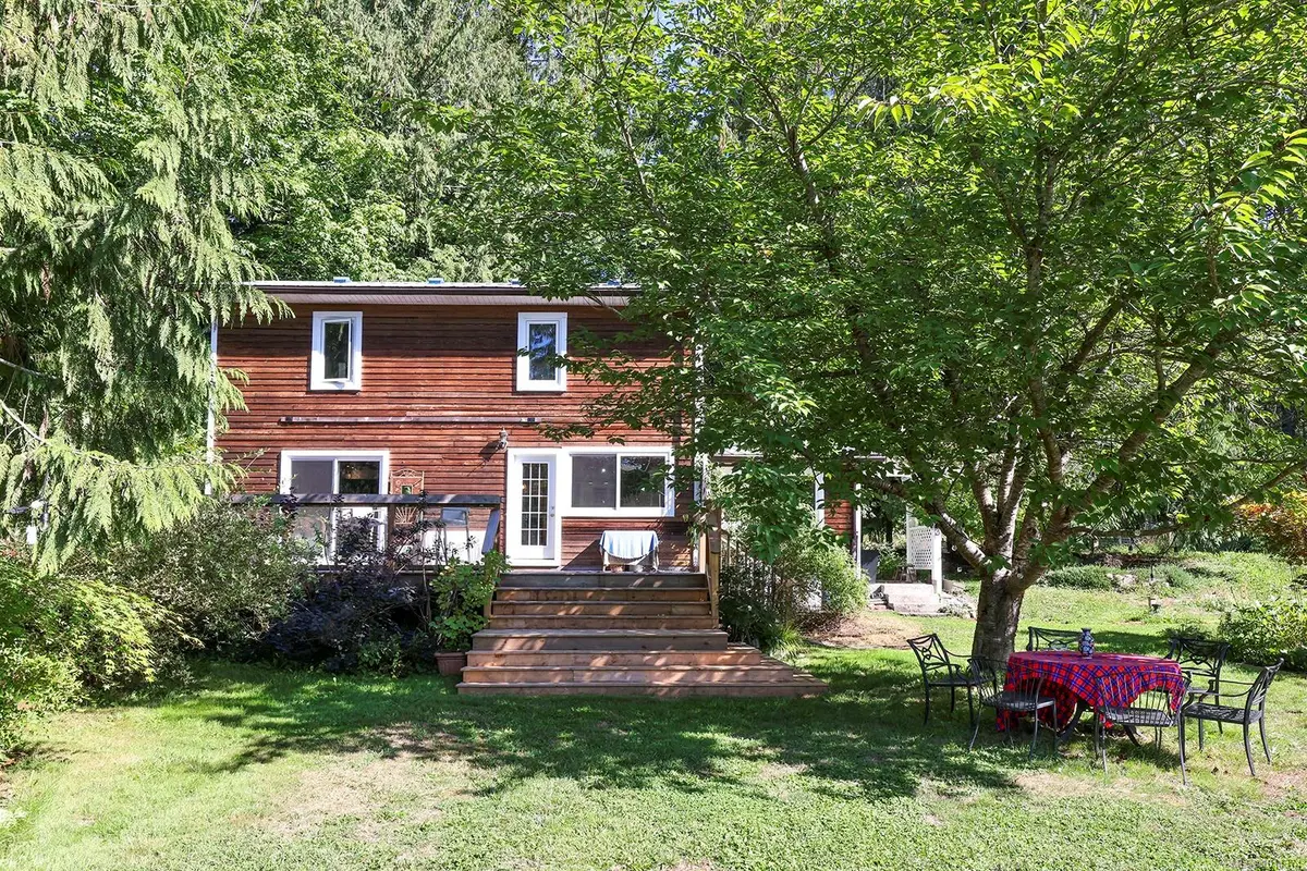 4256 Macaulay Rd, Black Creek, BC V9J 1E1