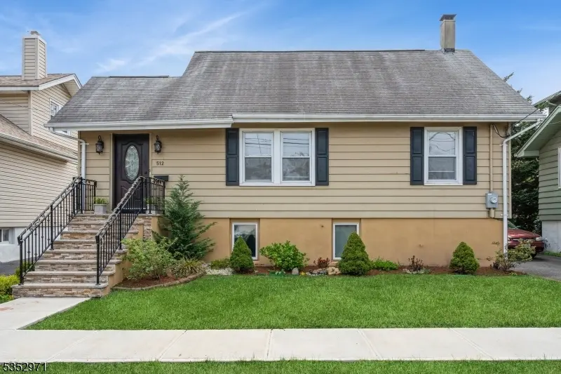 512 Russell Ave, Ridgefield Boro, NJ 07657