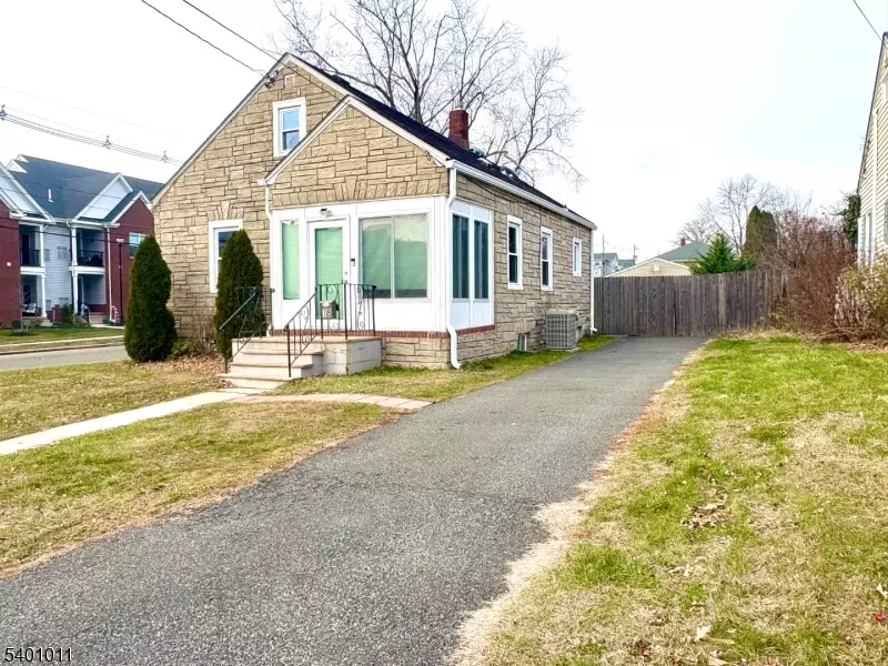 Somerville Boro, NJ 08876,18 S Clark Ave