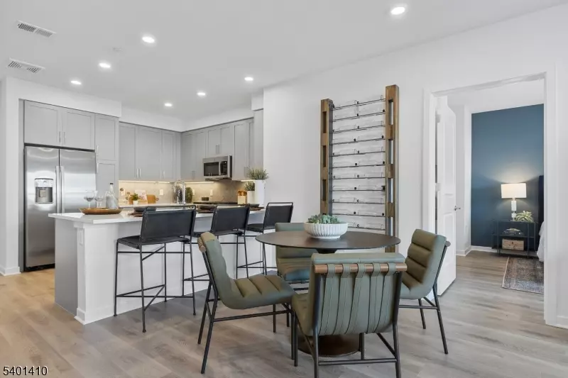 South Amboy City, NJ 08879,2000 Schindler #A13