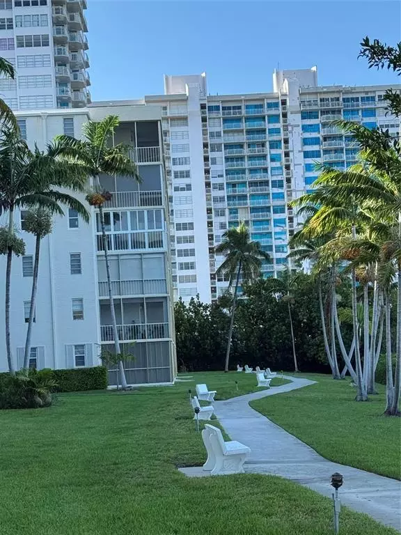 Aventura, FL 33160,2859 Leonard Dr #G414