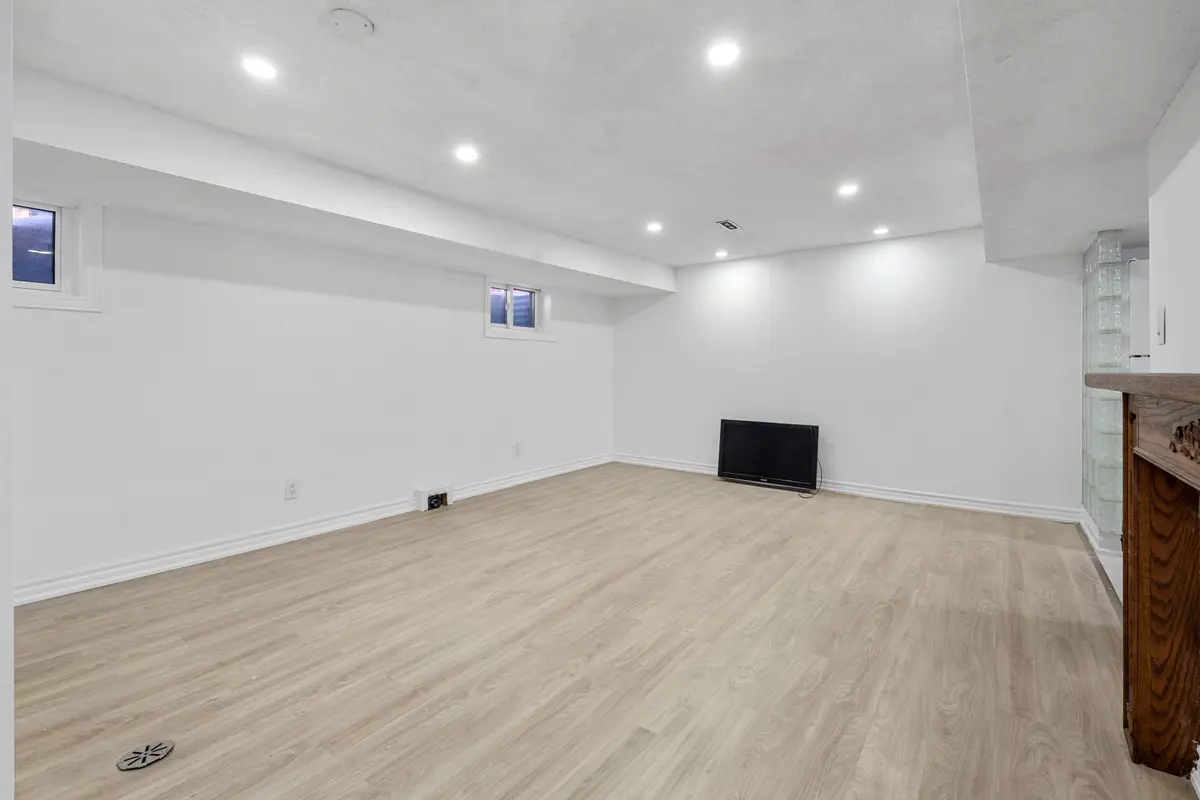 Mississauga, ON L4X 2W3,3081 Nawbrook RD #Basement
