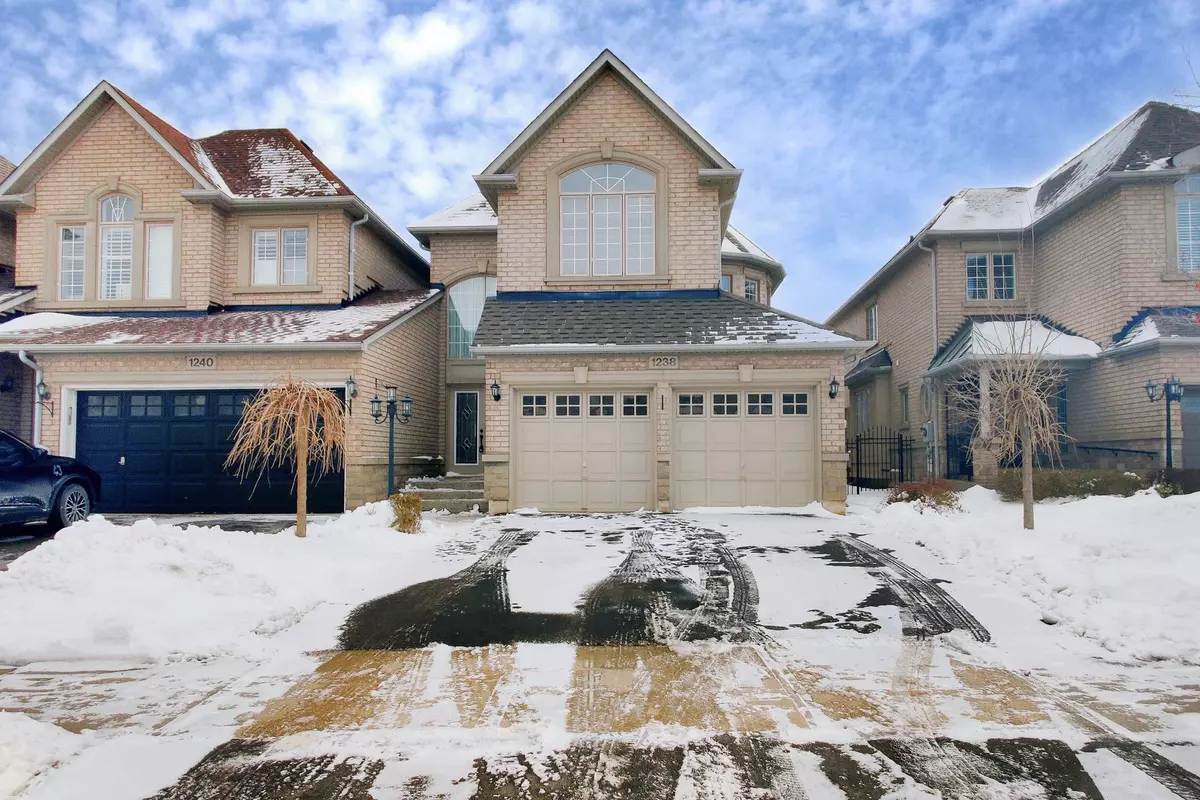 Oakville, ON L6H 7N9,1238 Agram DR