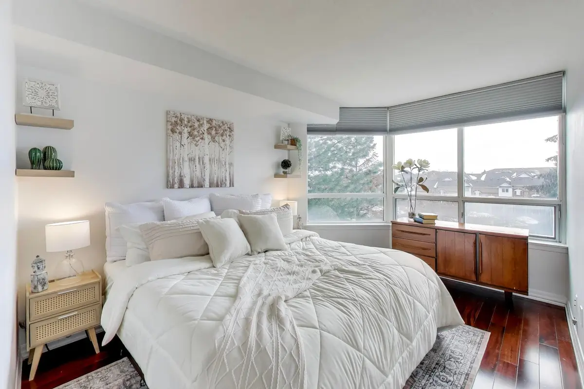 Mississauga, ON L5B 4B1,135 Hillcrest AVE #309