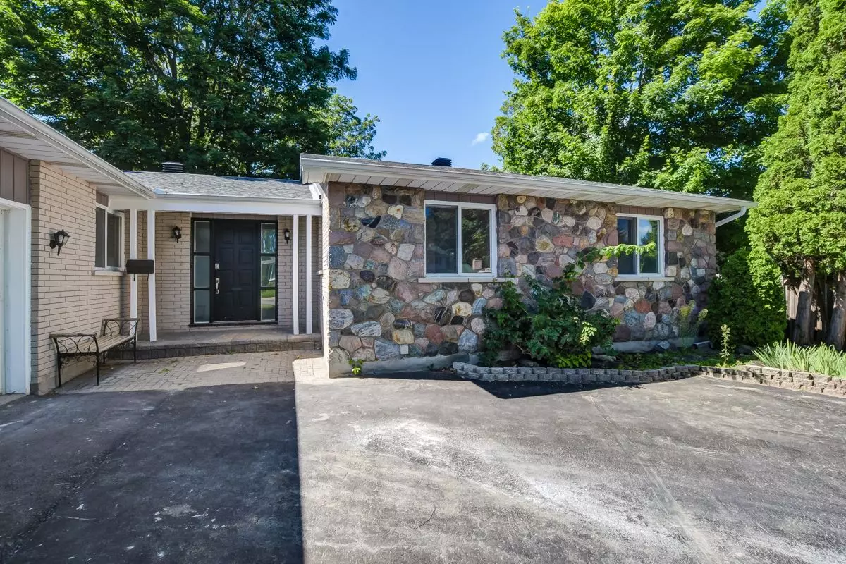 Barrhaven, ON K2J 1A7,21 St Remy DR #B