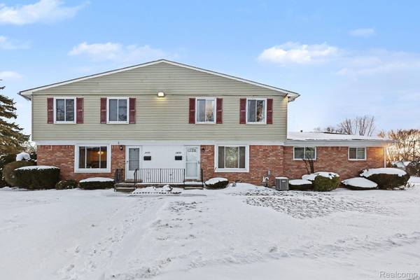 24570 Quad Park LN, Clinton Charter Township, MI 48035
