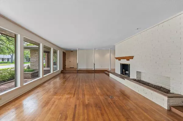 Fort Worth, TX 76109,2900 Simondale Drive