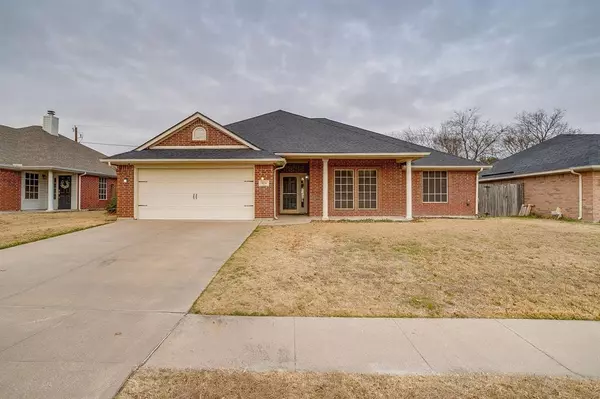 1024 Heberle Drive, Burleson, TX 76028