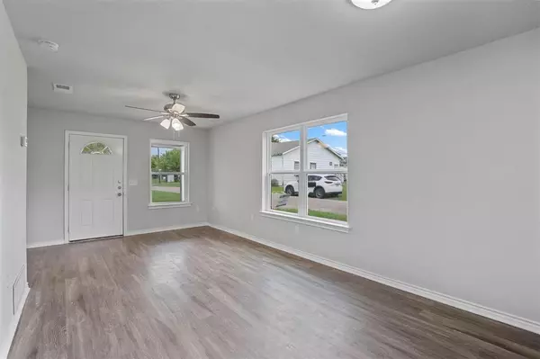 Bonham, TX 75418,317 Jones Street