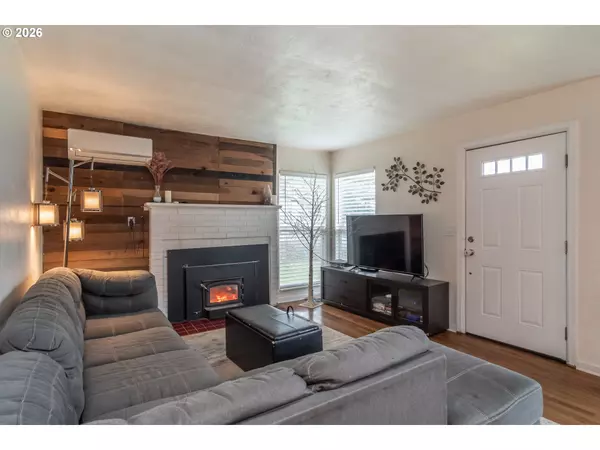 Roseburg, OR 97471,575 W CENTER ST