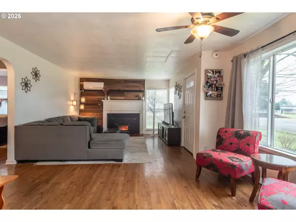 Roseburg, OR 97471,575 W CENTER ST