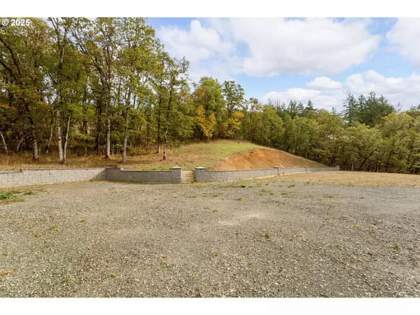 800 SE 5TH ST, Oakland, OR 97462