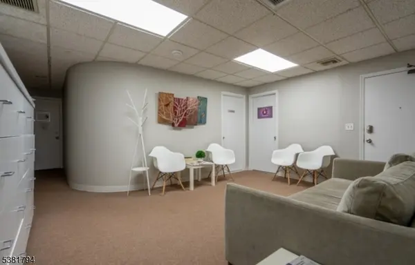 123 Columbia Tpke, Florham Park Boro, NJ 07932