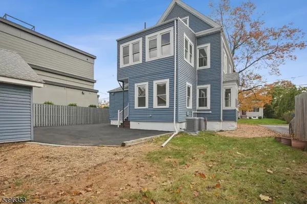 Summit City, NJ 07901,19 Ashwood Ave #1