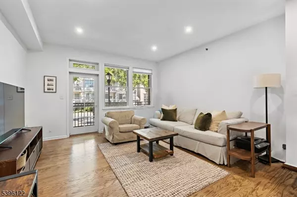 Jersey City, NJ 07305,4 Constellation Pl 101 #101