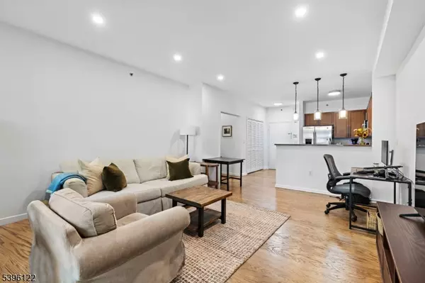 Jersey City, NJ 07305,4 Constellation Pl 101 #101