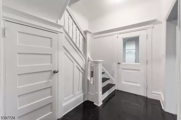 Newark City, NJ 07108,21 Leslie St