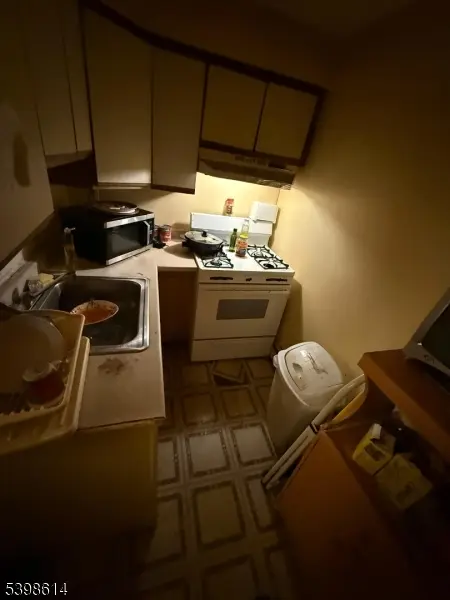 1717 53Rd St #13, North Bergen Twp., NJ 07047