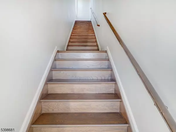 Elizabeth City, NJ 07201,521-523 Walnut St #2