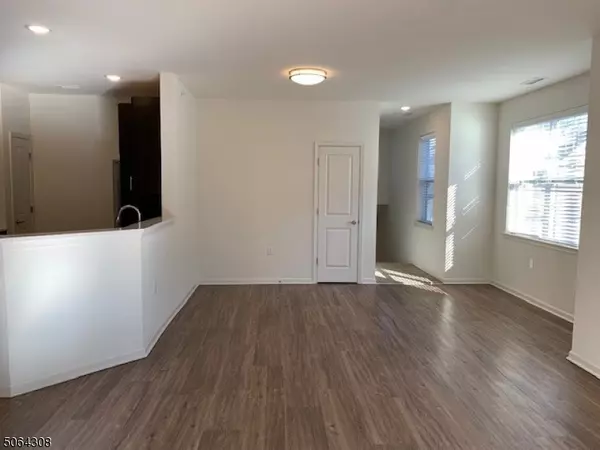 Fairfield Twp., NJ 07004,60 Passaic Ave #20