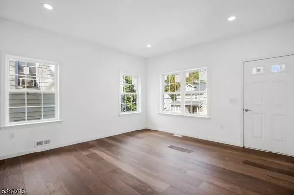 Rahway City, NJ 07065,197 Iva St