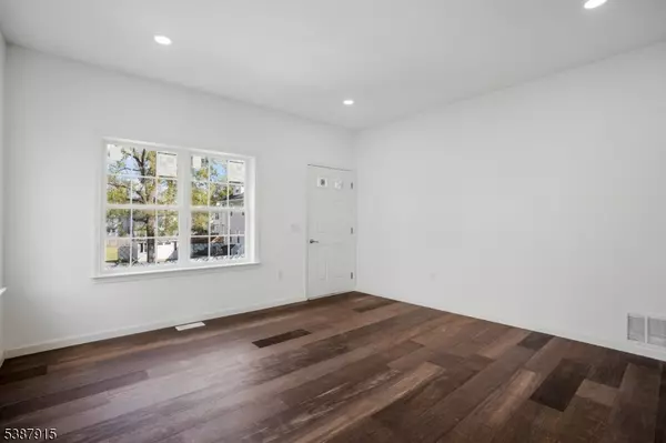 Rahway City, NJ 07065,197 Iva St