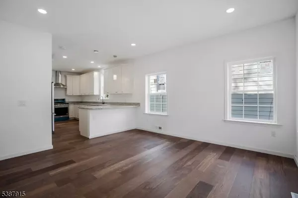 Rahway City, NJ 07065,197 Iva St