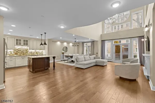 208 Shearwater Ct #15, Jersey City, NJ 07305