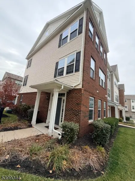 101 Truman Dr, Wood-ridge Boro, NJ 07075