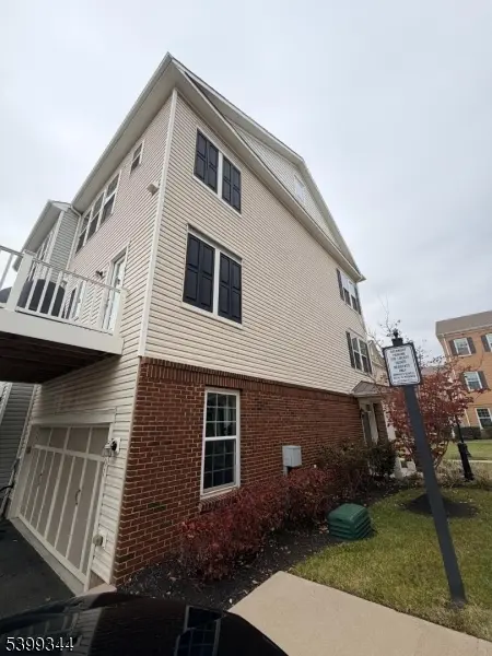 101 Truman Dr, Wood-ridge Boro, NJ 07075