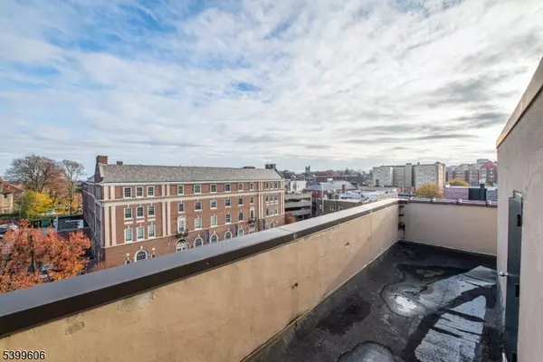 Montclair Twp., NJ 07042,26 Park St   PH