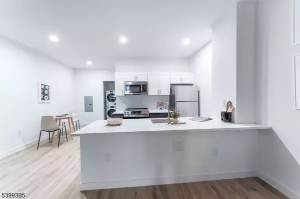 Newark City, NJ 07102,10 Commerce CT #2F