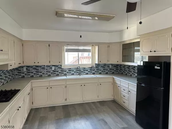 Paterson City, NJ 07502,296 Preakness Ave