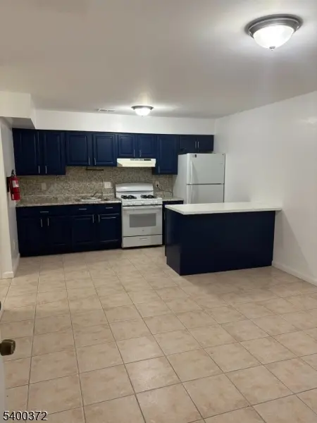 39 Stone St, Newark City, NJ 07104