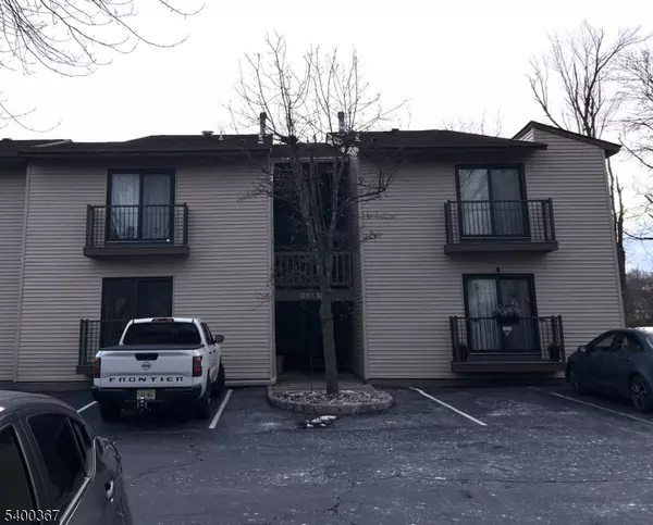 314 Spruce Hills Dr, Glen Gardner Boro, NJ 08826