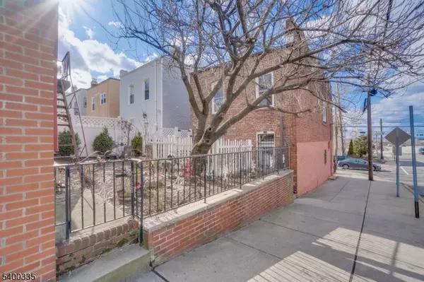 Jersey City, NJ 07307,678 Liberty Ave #1