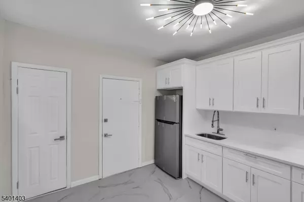 East Orange City, NJ 07017,537 N Grove St