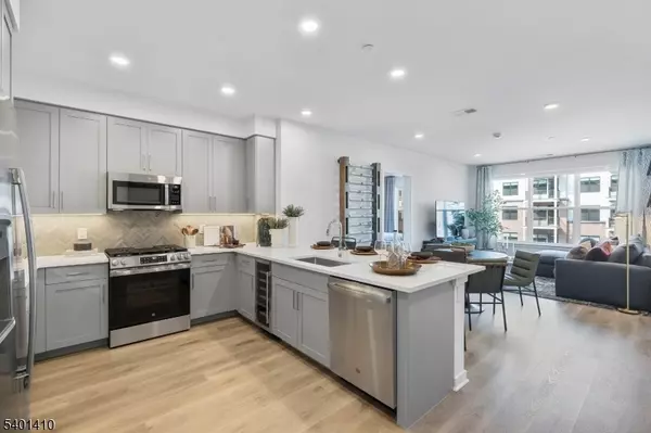 South Amboy City, NJ 08879,2000 Schindler #A13