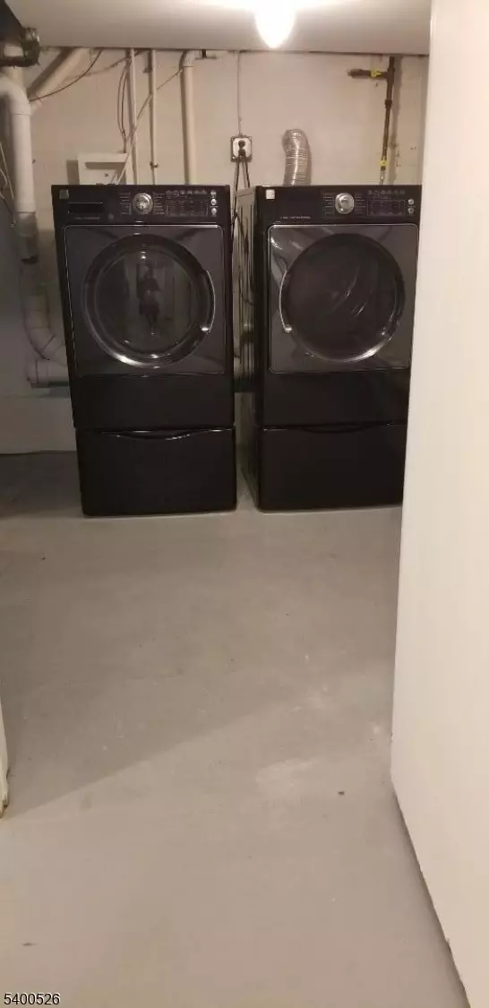 Paramus Boro, NJ 07652,374 E Midland