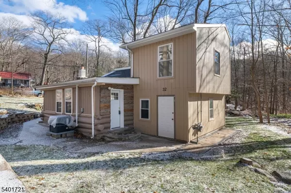 32 E Park Dr, West Milford Twp., NJ 07480