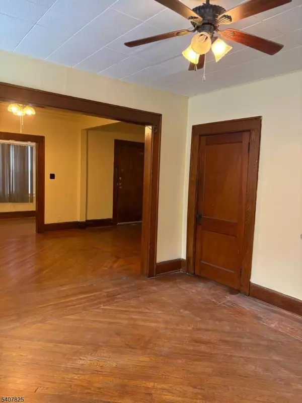 Newark City, NJ 07106,63 Lindsley Ave #1