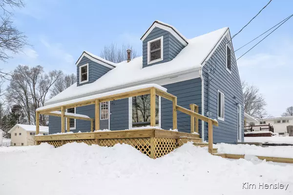 273 Summit AVE NE, Rockford, MI 49341