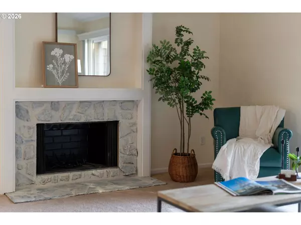 Lake Oswego, OR 97035,40 CRESTFIELD CT