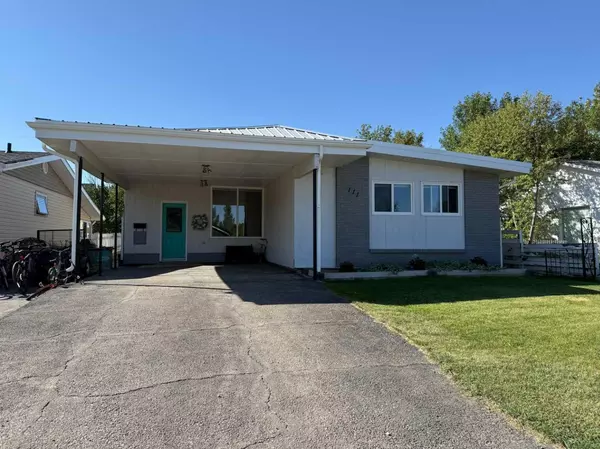 111 3 AVE E, Bow Island, AB T0K 0G0