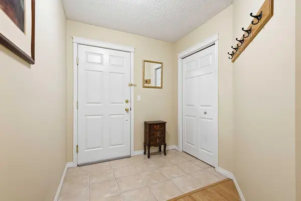 6900 Hunterview DR NW #112, Calgary, AB T2K 6K6